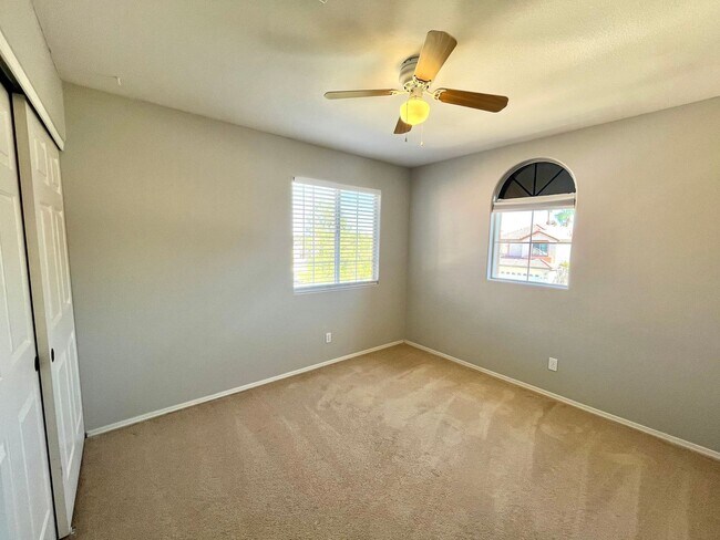Building Photo - **$800 OFF MOVE IN BY 12/01/25**Spacious 3 Bedroom, 2.5 Bath Home with No HOA and Modern Finishes