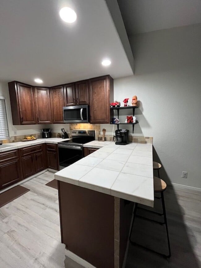 Building Photo - High in La Quinta Cove