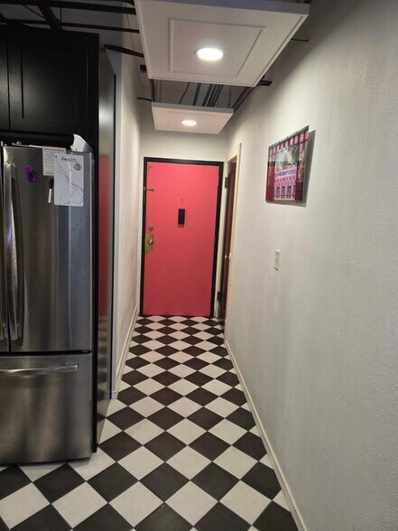 Entryway - 21 N Last Chance Gulch