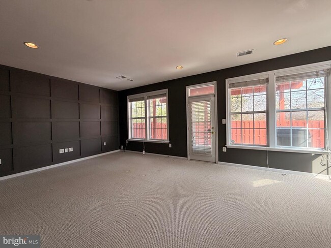 Building Photo - 43086 Shadow Terrace