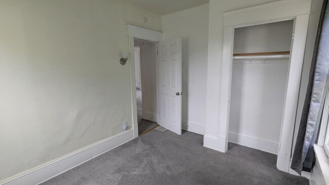 Building Photo - 8th St Triplex