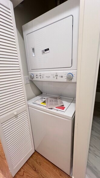 Building Photo - 652 W Gordon Ter