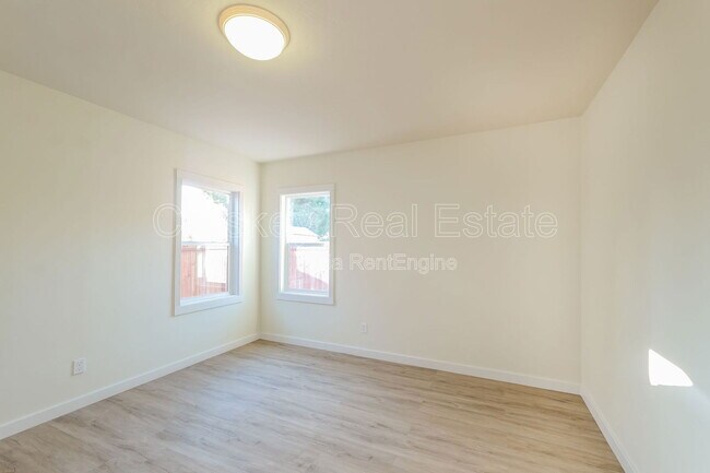 Building Photo - 365 W 12th St