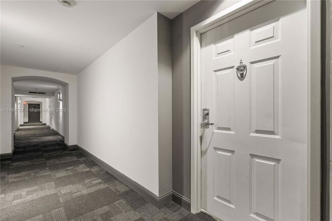 Building Photo - 1155 Brickell Bay Dr