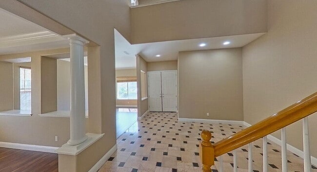 Building Photo - 1692 Woodhaven Cir