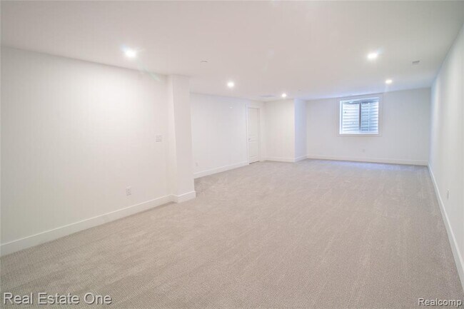 Building Photo - 49530 Coldwater Rdg Dr