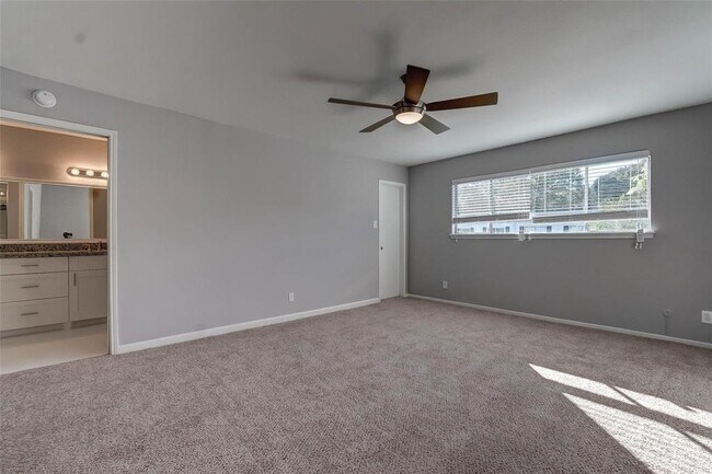 Building Photo - 13168 Trail Hollow Dr