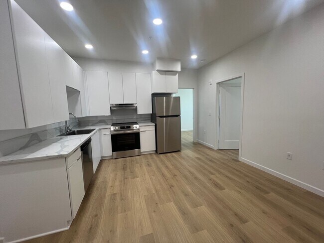 Building Photo - 2900 S Orange Dr