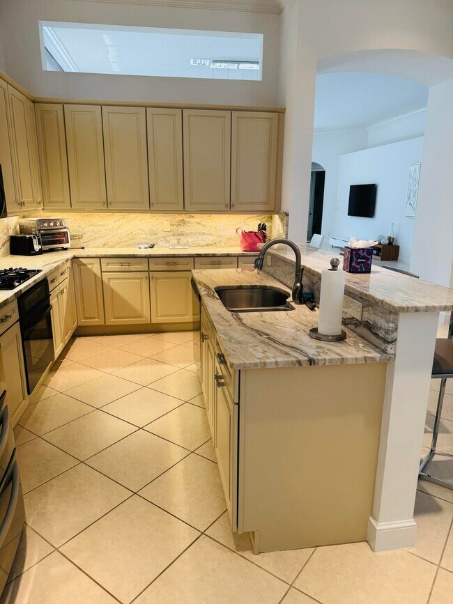Building Photo - 156 Esperanza Way