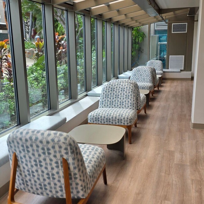 Building Photo - Capital Place One Bedroom Condo