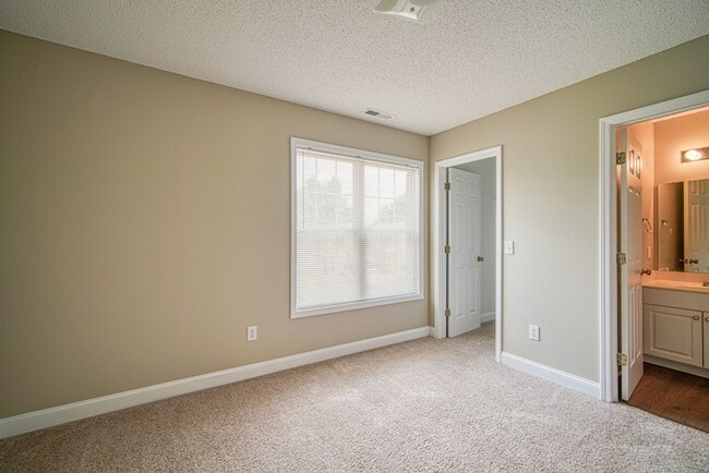 Building Photo - Charming 2 BR, 2.5 BA, 2-Story Townhome for Rent in Greer, NO APPLICATION FEE if APPROVED