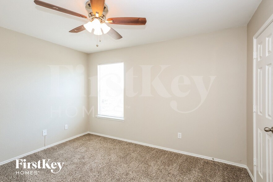 Building Photo - 524 King St