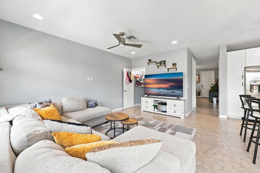 Building Photo - 4585 Tara Cove Way