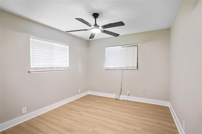 Building Photo - 4426 Oakside Dr