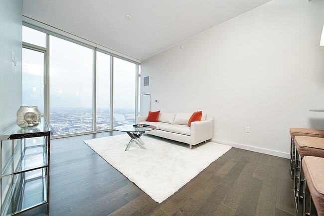 Building Photo - Stunning 505 Condo!