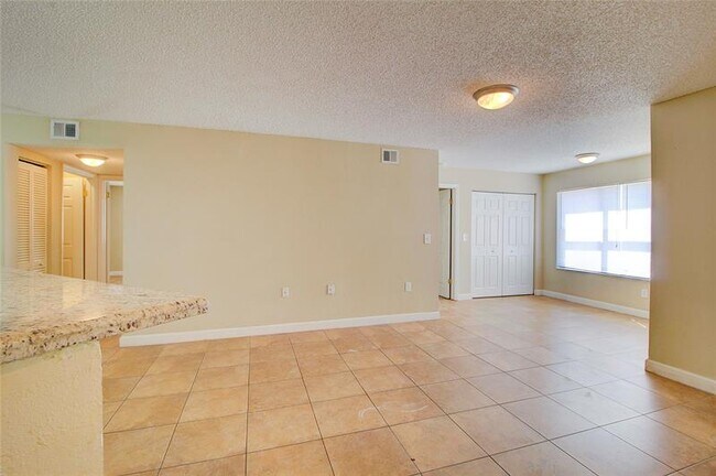 Building Photo - 643 Vista Isles Dr