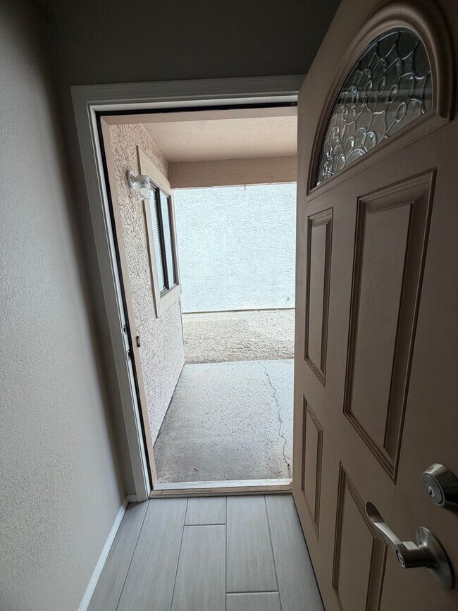 Building Photo - Newly Remodeled Glendale Home