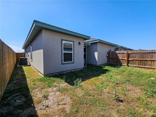 Building Photo - 17 Saketa Ln