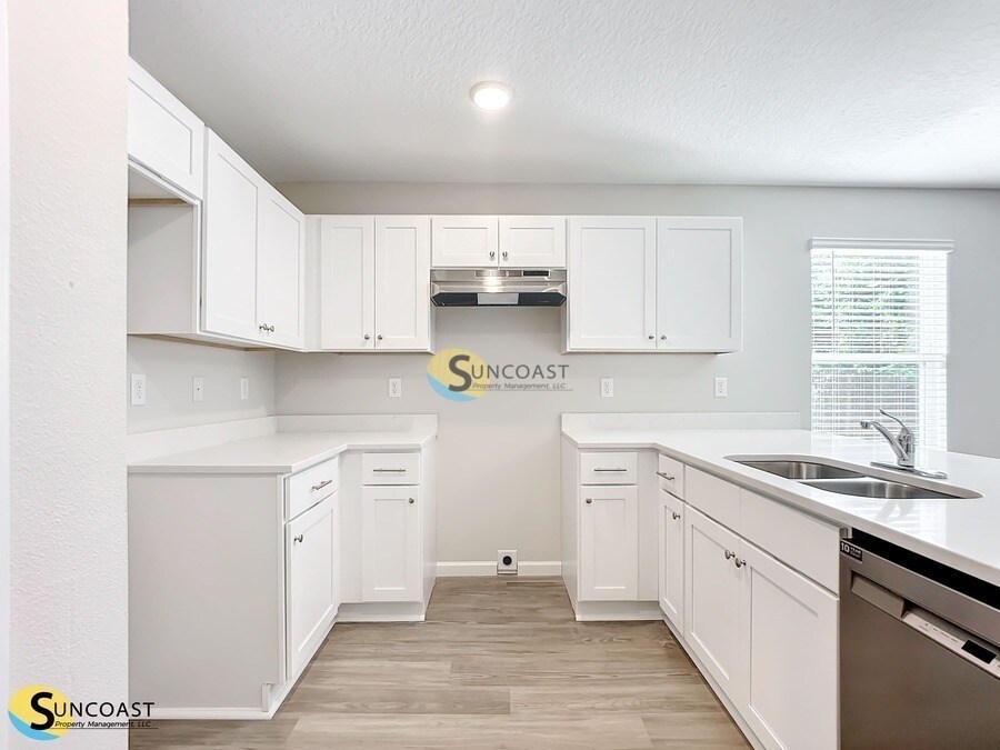 Building Photo - 6523 Breezy Oaks Wy