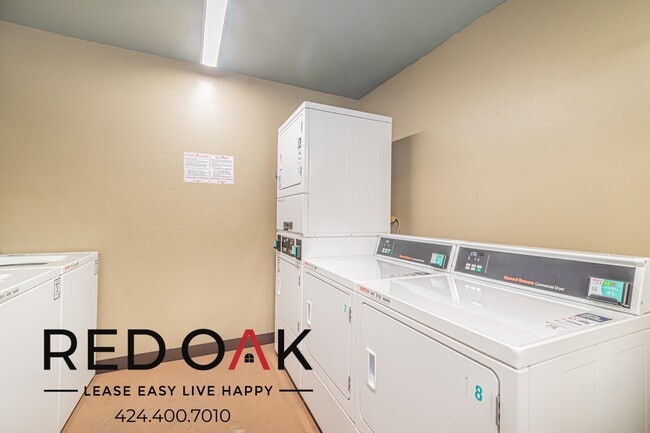 Building Photo - 4900 Clair Del Ave