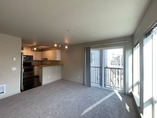 Building Photo - Classic 1bedroom Condo with Elegant Amenit...