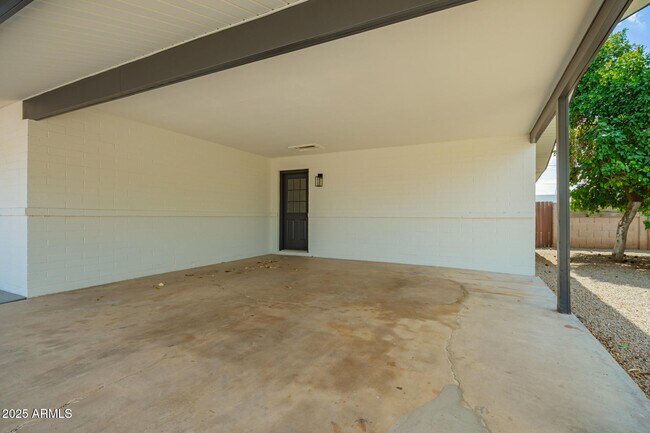 Building Photo - 1051 E Loyola Dr