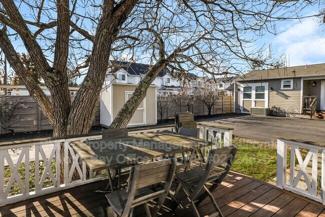 Building Photo - 6683 Sebastopol Ave