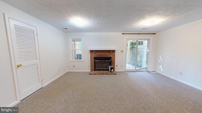 Building Photo - 5739 Oakshore Ct