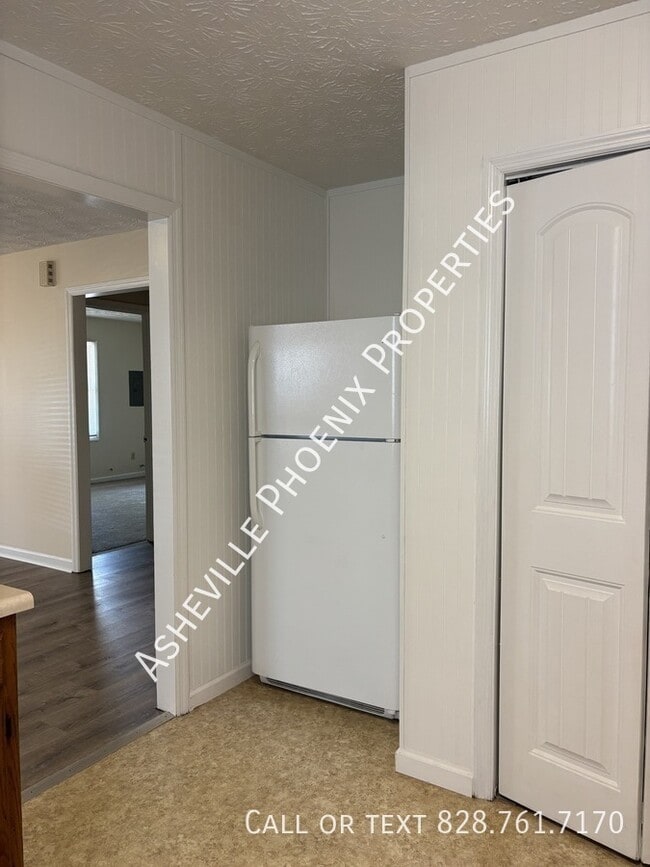 Building Photo - 10 Mountain View Rd