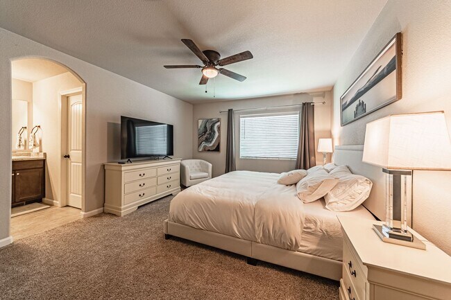 Building Photo - Cozy Fully Furnished  COS Townhome