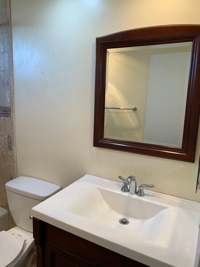 Building Photo - Great Home, Great Location, Great Neighborhood