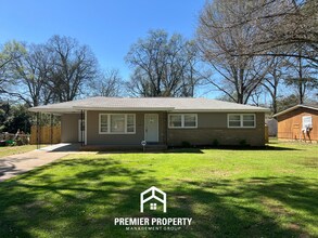 Building Photo - Newly Renovated 3-Bedroom Home for Rent in Huntsville, AL - Hardwood Floors & Fenced Backyard