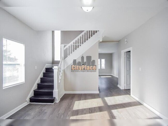 Building Photo - 1541 Spruce St