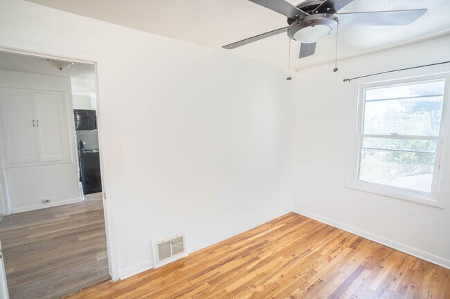 Building Photo - 2941 S Madison Ave