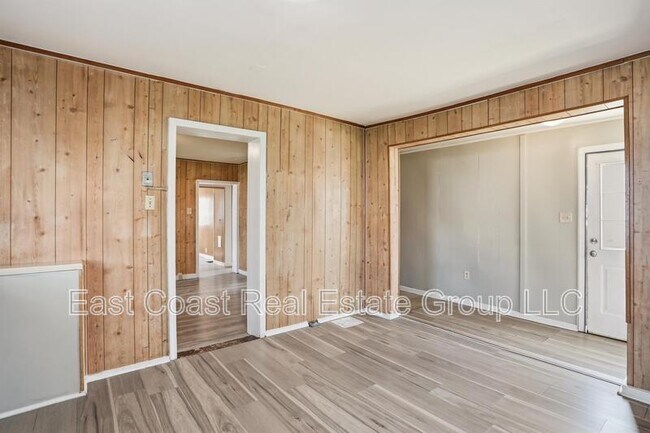 Building Photo - 327 N Mulberry St