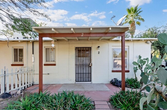 Primary Photo - 3715 E Glenn St