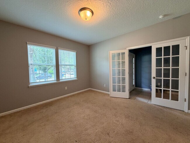 Building Photo - Spacious 5-Bedroom Home with Over 3,000 Sq. Ft. in a Fantastic Community!