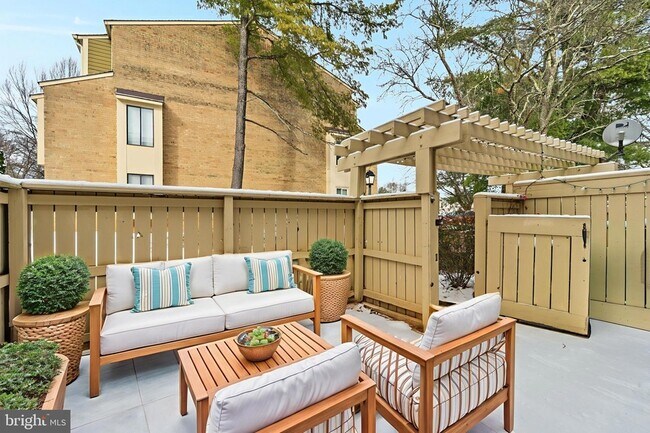 Building Photo - 8619 Welbeck Way