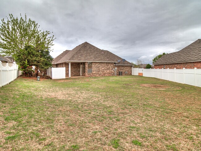 Building Photo - Fenwick Garden Village + Gated Community i...