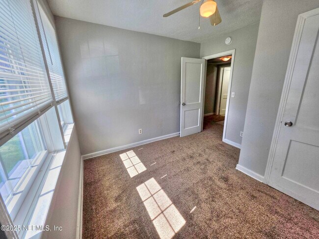 Building Photo - 5503 Royce Ave