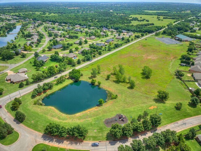 Building Photo - Charming home in North Edmond + Deer Creek Schools