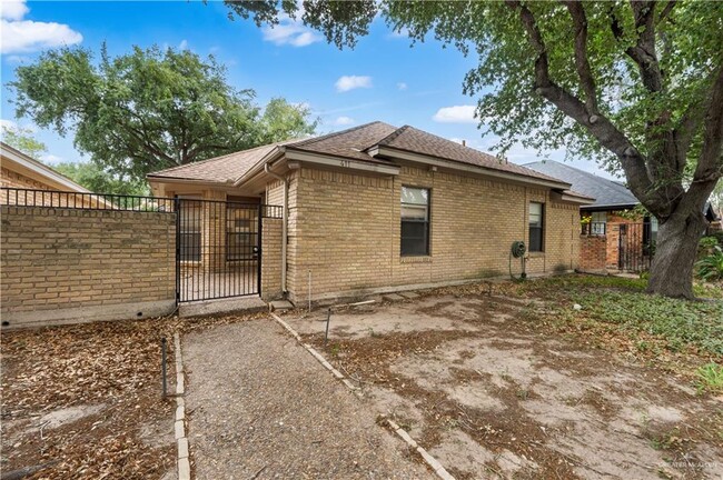 Primary Photo - 411 Zinnia Ave