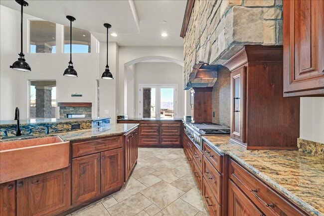 Building Photo - Custom Luxury Home with Strip and Mountain Views!