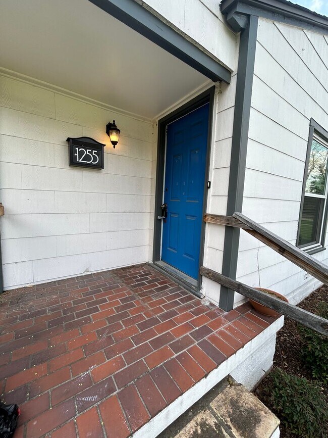 Building Photo - 1255 San Patricio Dr