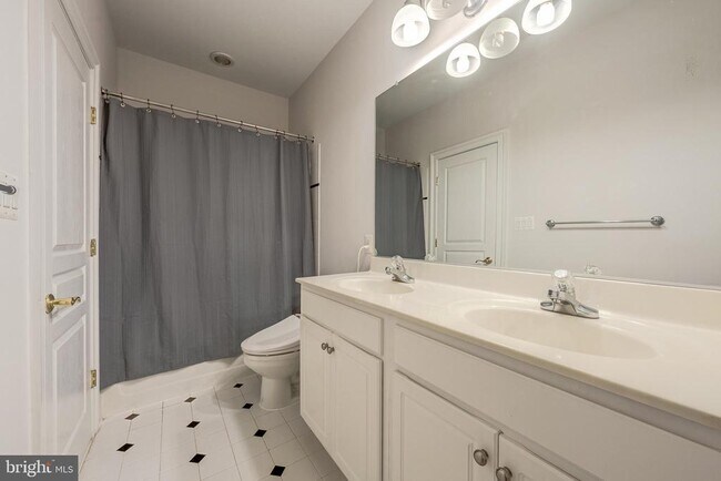 Building Photo - 18852 Ridgeback Ct