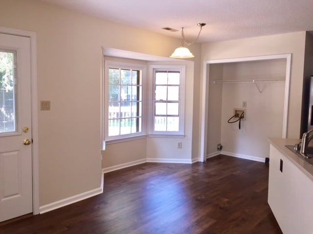 Building Photo - Like New Home Near Sisky YMCA