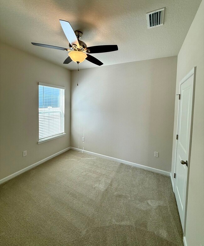 Building Photo - 5576 Vigo Lp