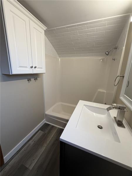 Building Photo - 1154 Eisenhower Dr