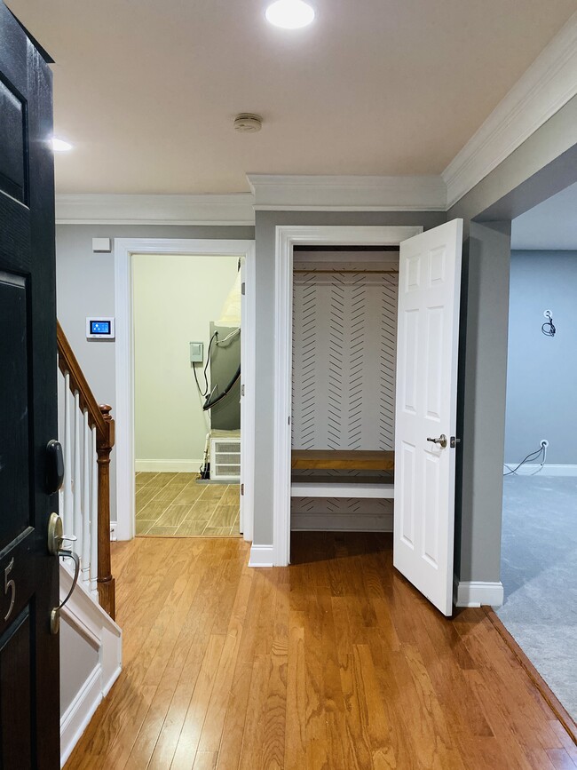 Building Photo - 9035 Parlor Dr