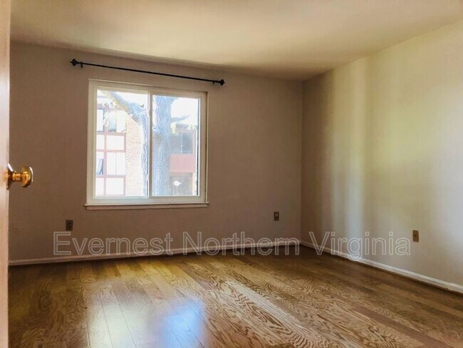 Building Photo - 9710 Kingsbridge Dr